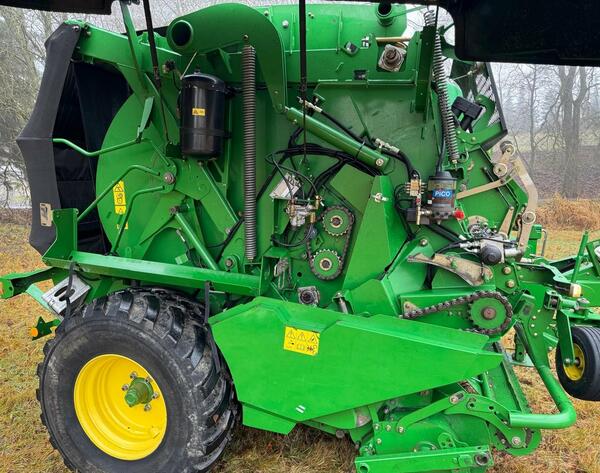 Použitý lis na valcovité balíky John Deere 960