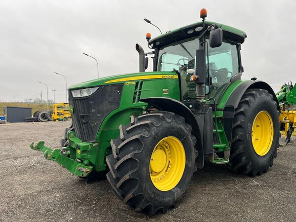 Kolový traktor John Deere 7270R e23, přední PTO