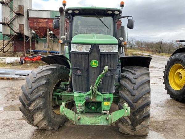 Kolový traktor John Deere 7270R