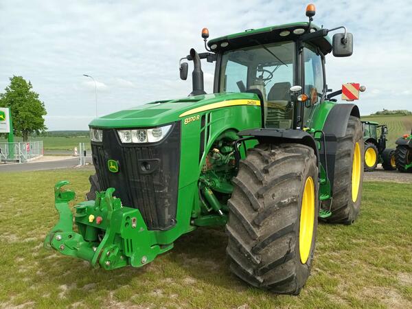Kolový traktor John Deere 8370R e23