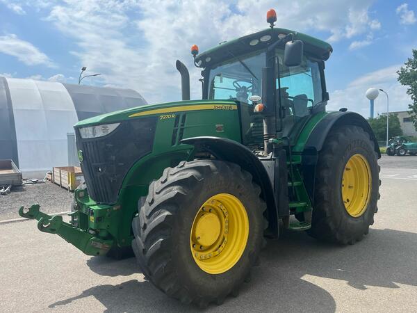 Kolový traktor John Deere 7270R e23