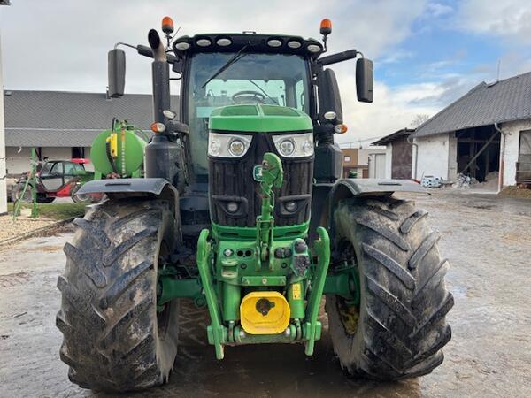 Kolový traktor John Deere 6250R