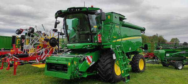 Sklízecí mlátička John Deere T660 Hillmaster (2230395)