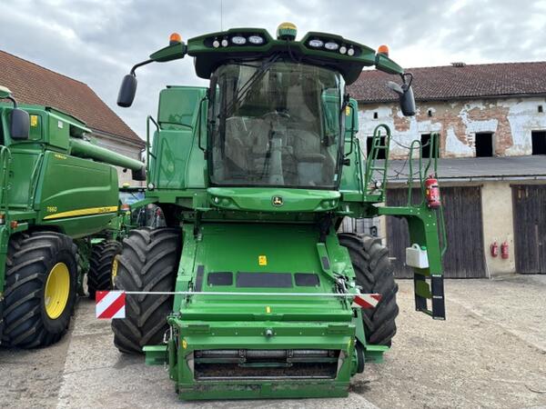 Použitá sklízecí mlátička John Deere T670i Hillmaster