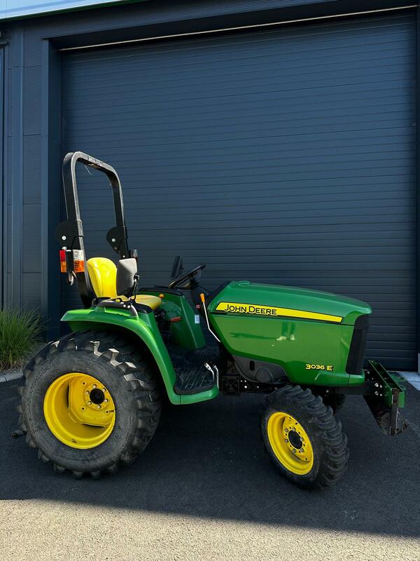 Kompaktní malotraktor JOHN DEERE 3036E