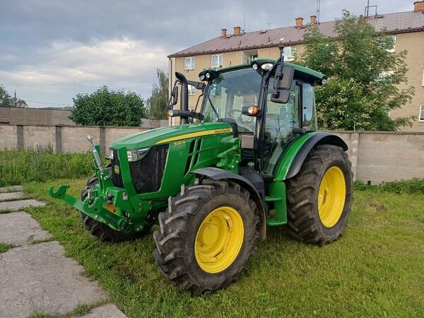 Použitý kolový traktor John Deere 5120M