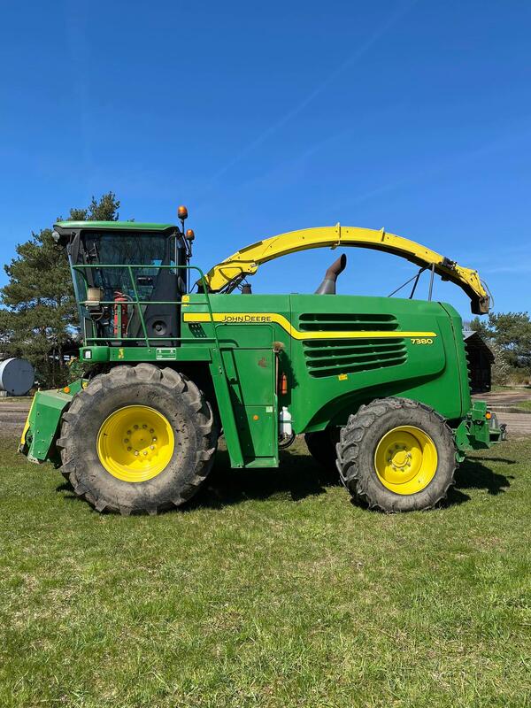 SAMOJÍZDNÁ SKLÍZECÍ ŘEZAČKA JOHN DEERE 7380