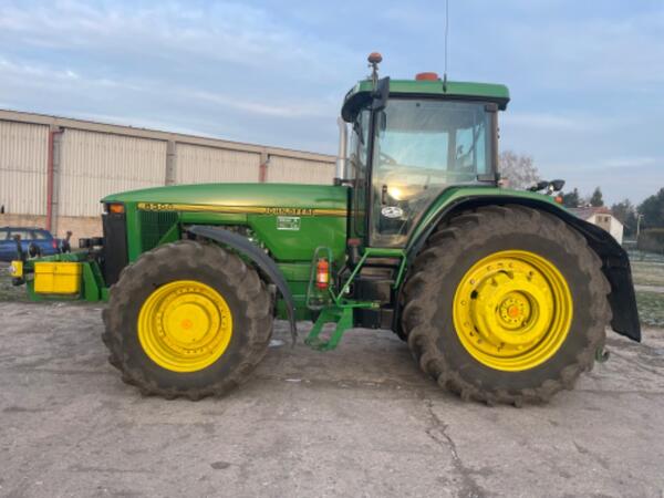 John Deere 8300