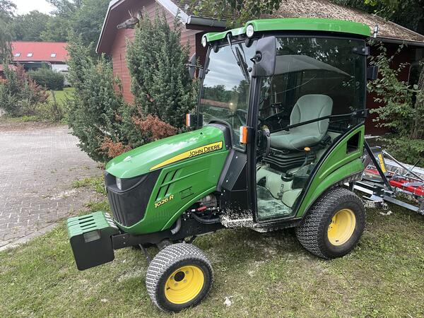 Kolový traktor JOHN DEERE 1026R