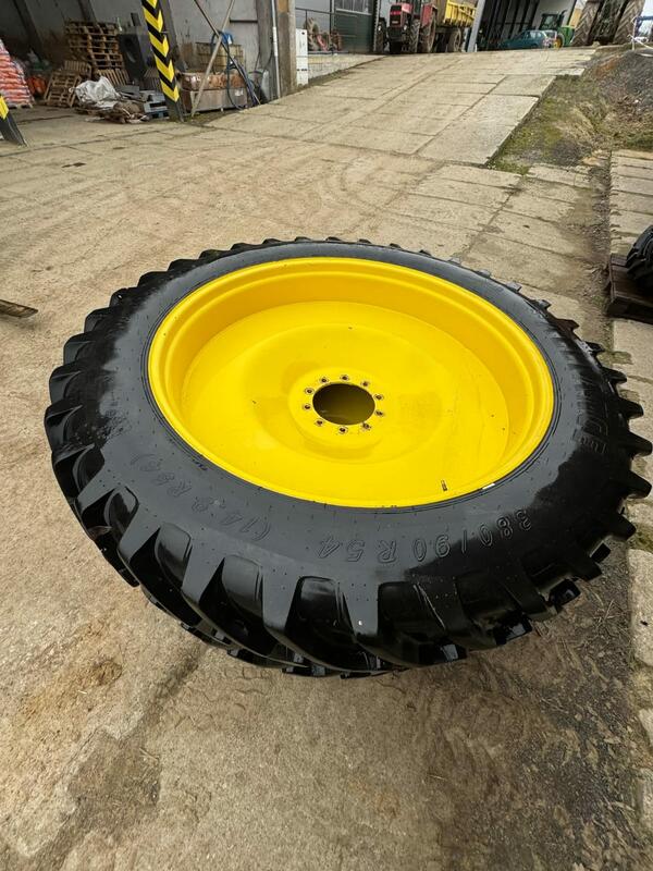 Pneu s rafky 320/85/38 a 380/90/54 pro 6215R