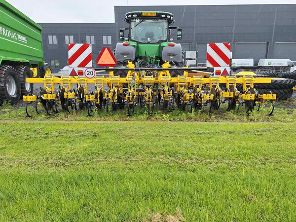 Meziřádkový kypřič ROW MASTER   RN 6400
