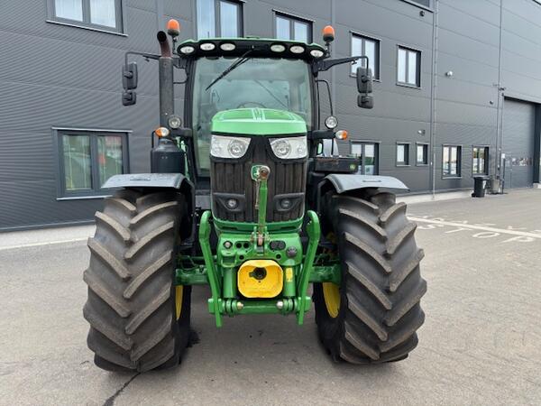 Kolový traktor John Deere 6175R