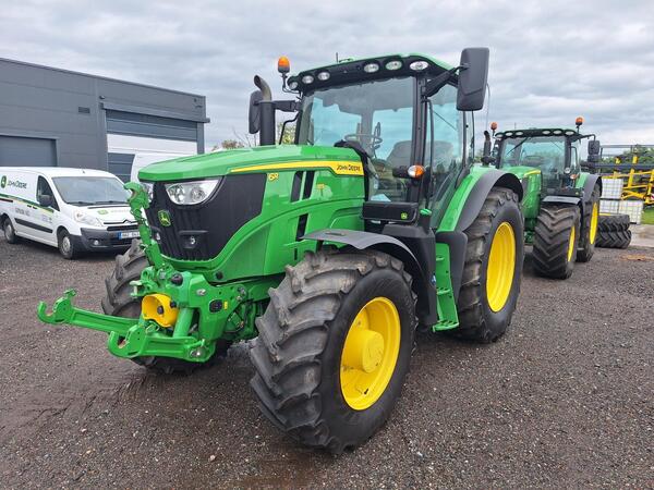 Kolový traktor John Deere 6R185