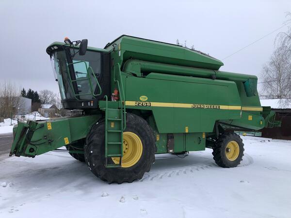 Sklízecí mlátička John Deere 2264