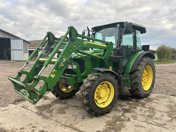 Kolový traktor JOHN DEERE 5820 s čelním nakladačem JOHN DEERE 583 MSL