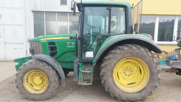 Použitý traktor John Deere 6230