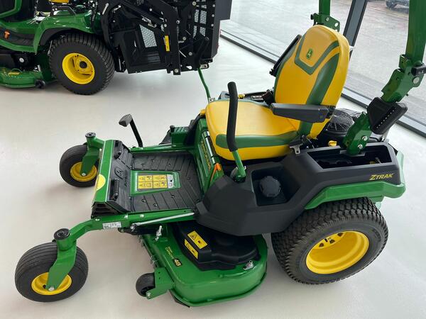 John Deere Z545R EZtrak 122cm