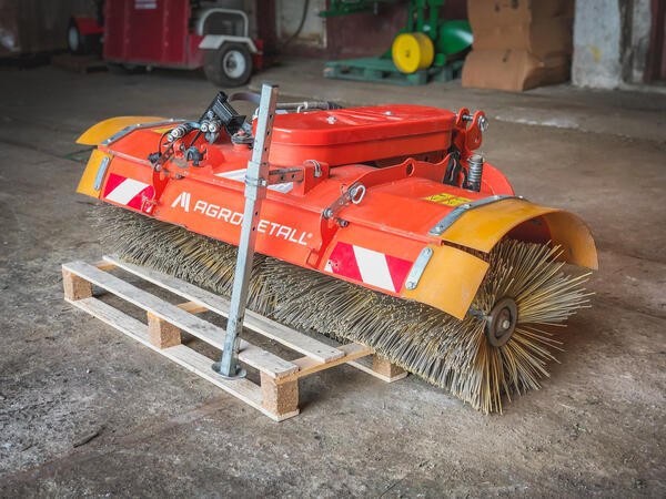 Čelní zametač Agrometall ZCH-1500 UH