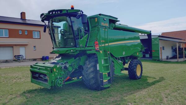 Použitá sklízecí mlátička John Deere T670i Hillmaster