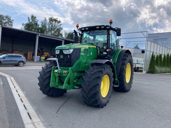 Kolový traktor John Deere 6170R