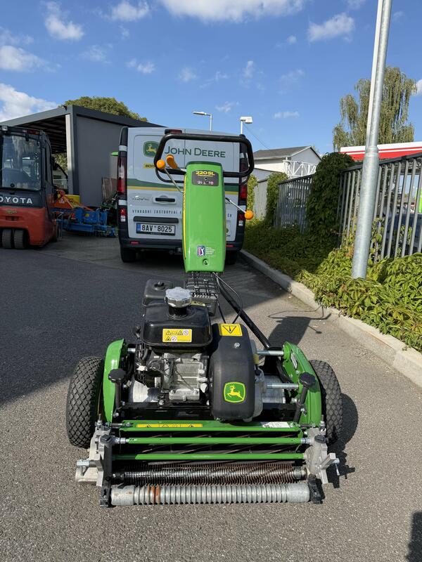 Použitá vřetenová sekačka John Deere 220SL