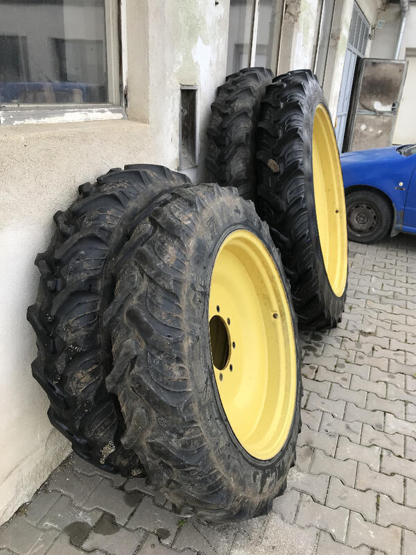 Kultivačních kola z traktoru JD6230