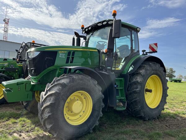 Kolový traktor John Deere 6250R CommandPRO (2200432)