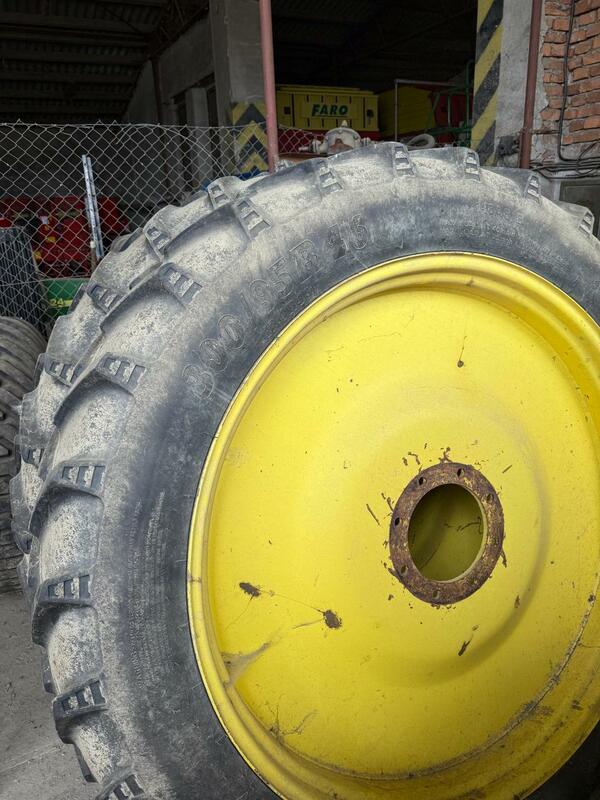 Sada kultivačních kol z Johnn Deere 6830