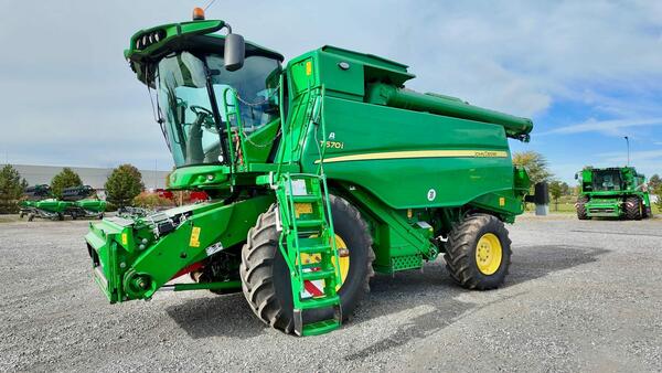 Sklízecí mlátička John Deere T670i + lišta 725X