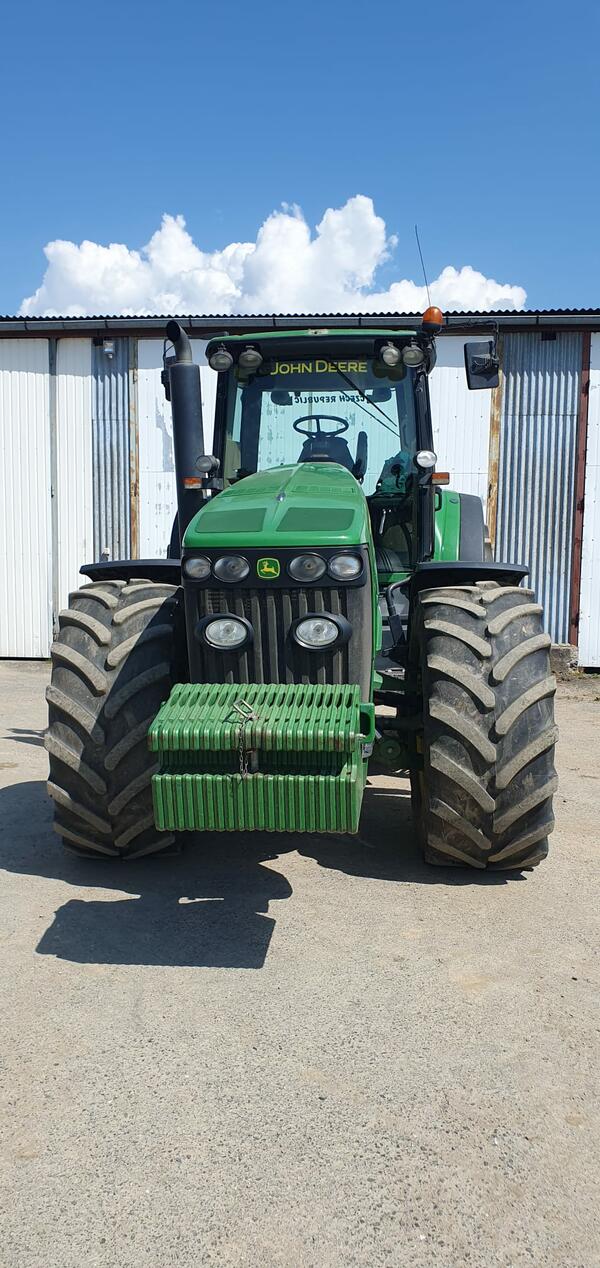 Traktor John Deere 8230