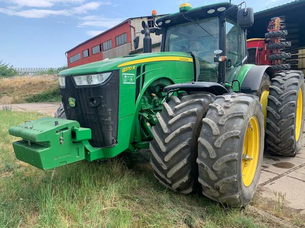 Kolový traktor John Deere 8370R AP