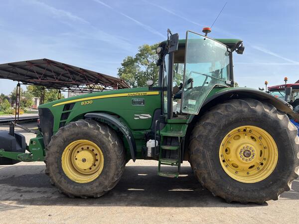 John Deere 8330