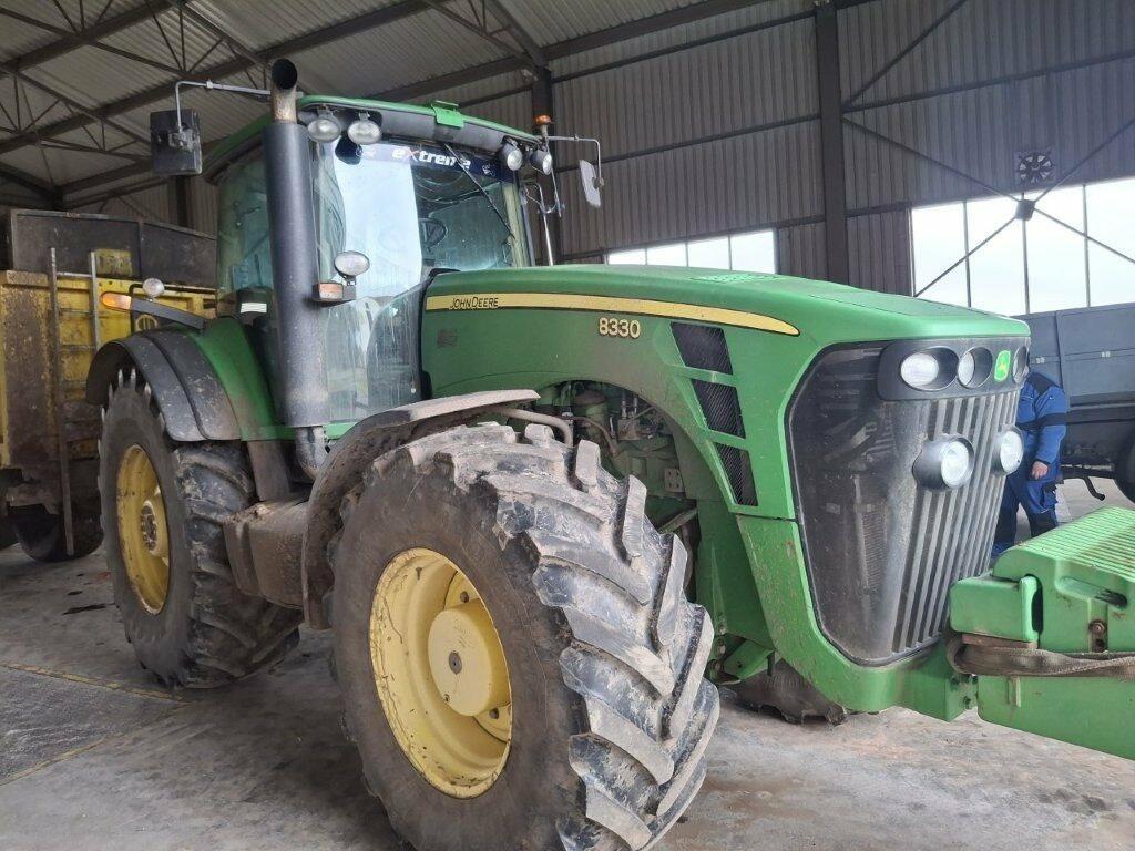Použitý kolový traktor John Deere 8330 | STROM PRAHA a.s.