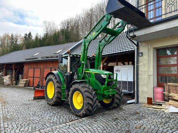 Kolový traktor JOHN DEERE 6R 185