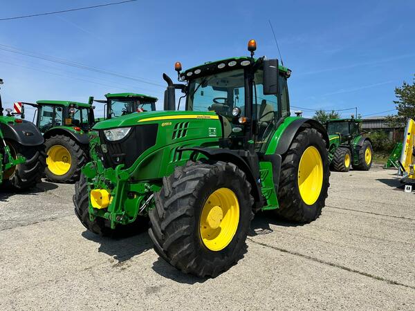 Kolový traktor John Deere 6155R