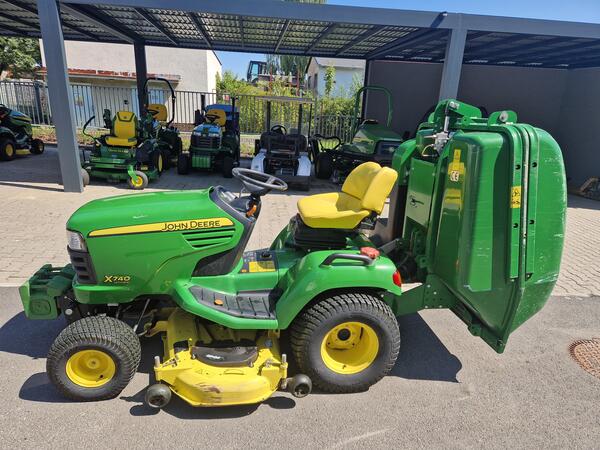 John Deere X740