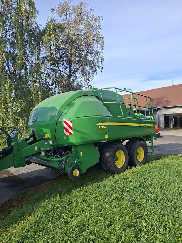 Použitý lis na velké hranaté balíky John Deere L1534