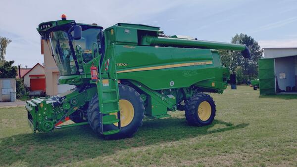 Použitá sklízecí mlátička John Deere T670i Hillmaster