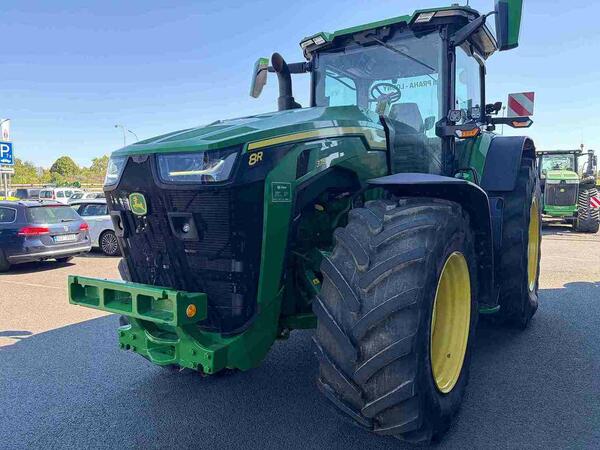 Použitý kolový traktor John Deere 8R370