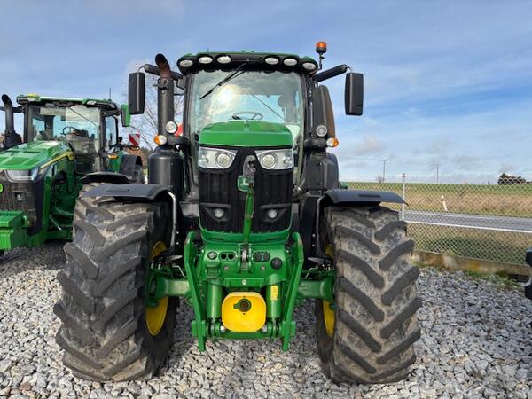 Kolový traktor John Deere 6250R