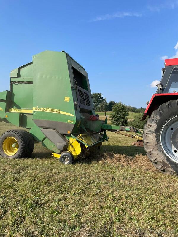 Svinovací lis John Deere 592