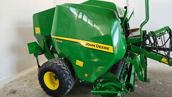 Lis na kulaté balíky JOHN DEERE F441M