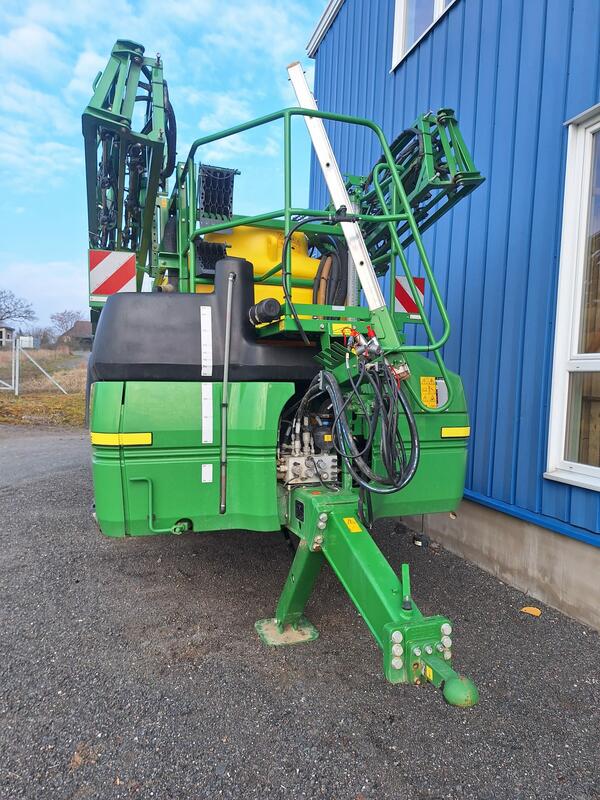 Použitý tažený postřikovač John Deere R962i