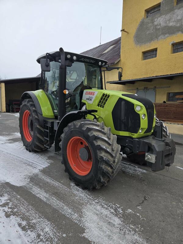 Kolový traktor Claas ARION 640