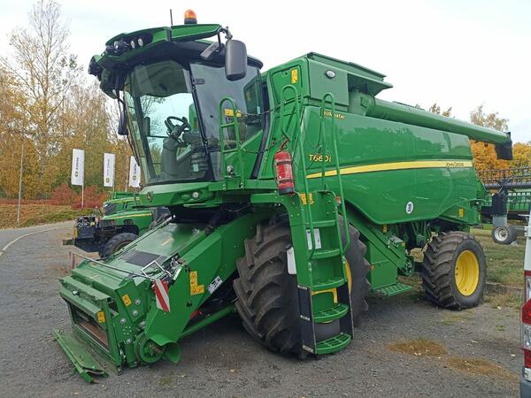 Sklízecí mlátička John Deere T660 Hillmaster