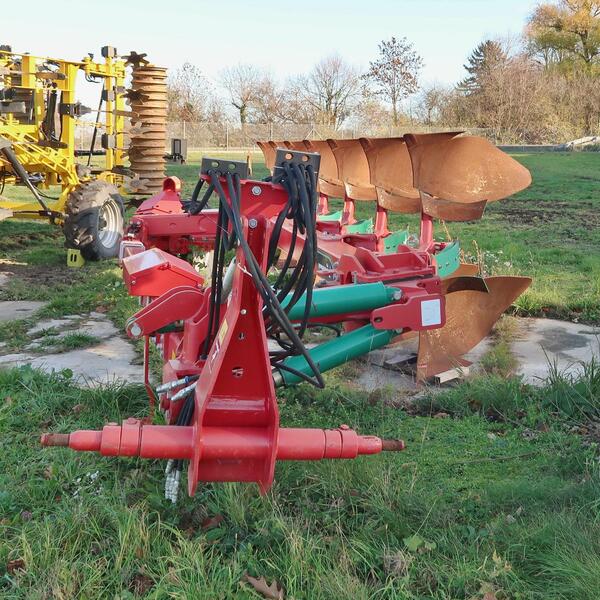 Polonesený otočný pluh Kverneland PN-100 7r