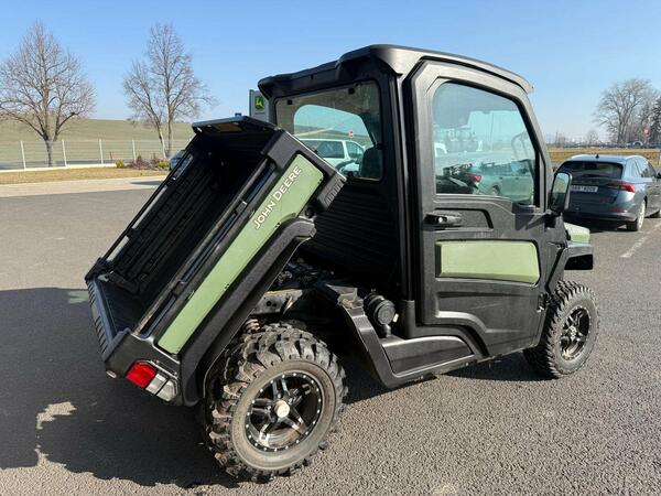 John Deere Gator XUV835M