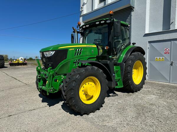 Kolový traktor John Deere 6155R