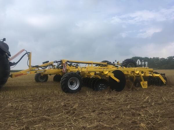 Starší diskový podmítač BEDNAR FMT ATLAS HO 6000