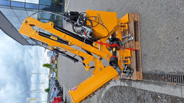 Příkopové rameno na kompaktní traktor Frontoni